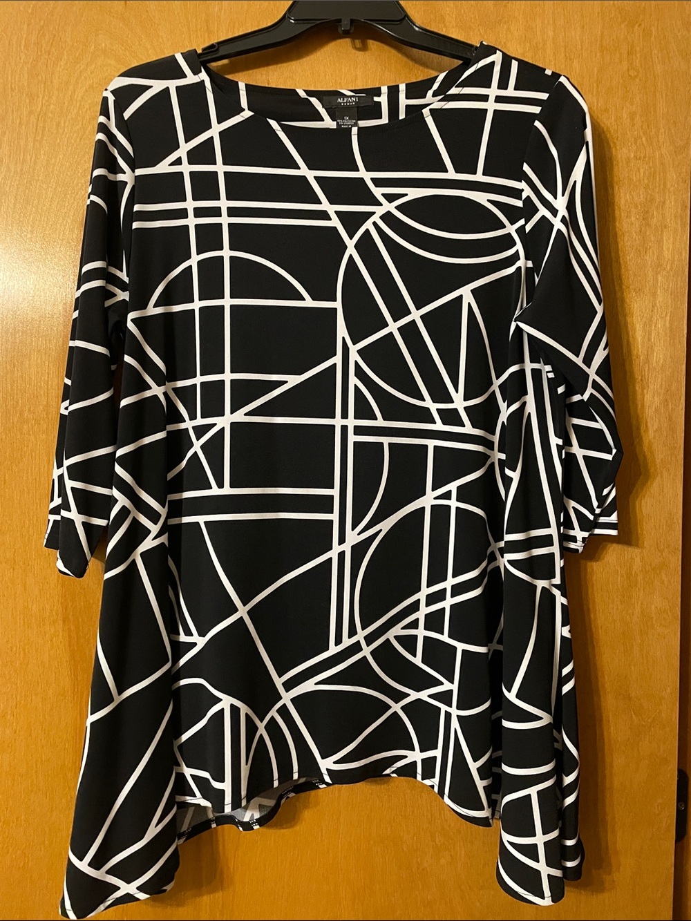 Alfani Black and White Geometric Tunic Top